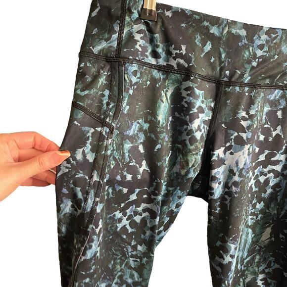 Lululemon 10 Cropped Leggings Running Activewear Blue Black Print Pocket - Picture 6 of 12